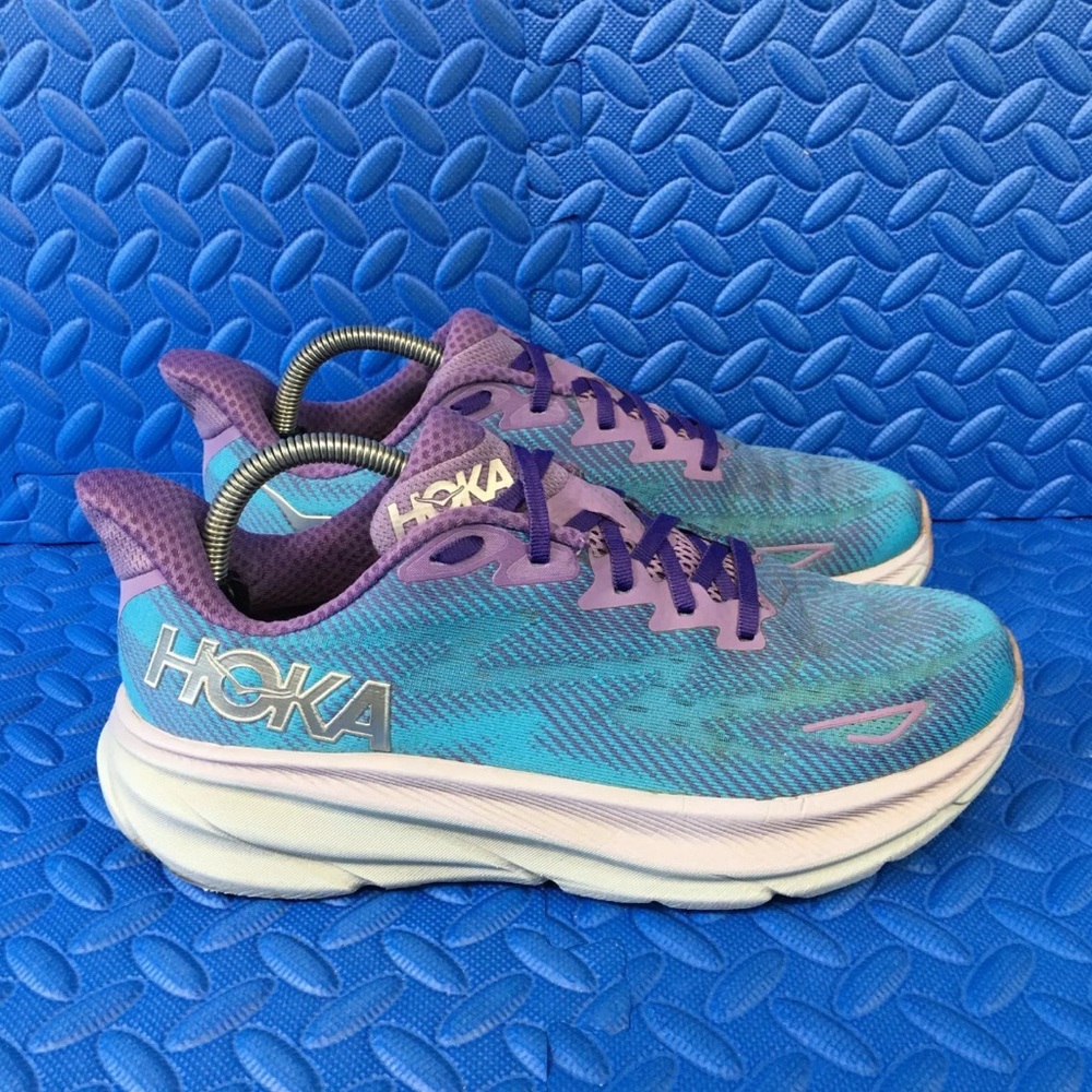 Hoka One One Clifton 9 Womens Shoes Size 9.5B Purple Running Athletics Sneakers